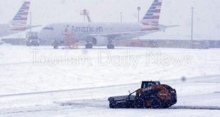 السلطات البريطانية عشرات الرحلات الجوية بمطار جلاسكو بسبب تساقط الثلوج